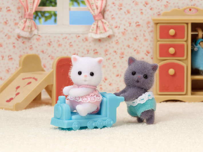 Persian Cat Twins Brighten Up Toys Games